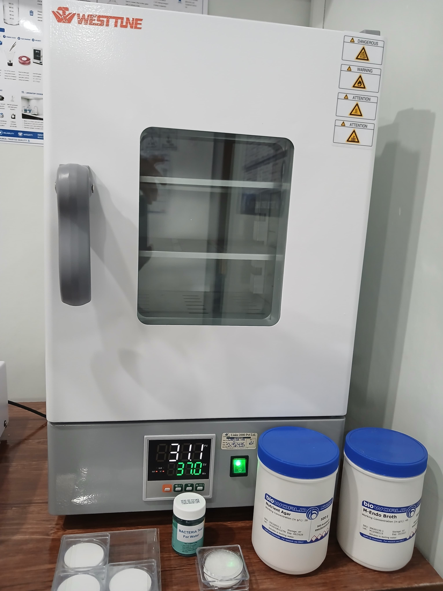 Microbiology incubator