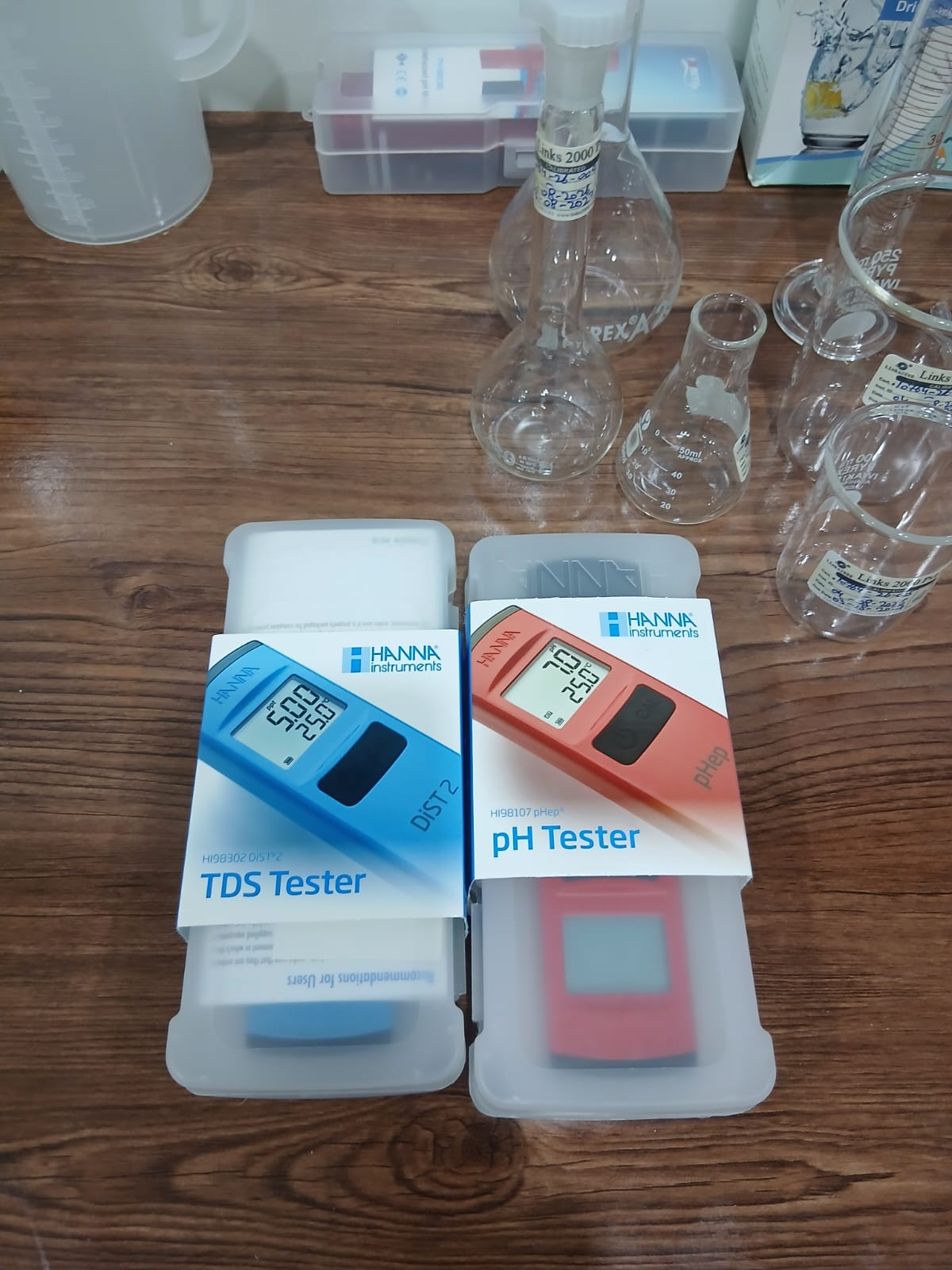 Hanna pH and TDS testing station